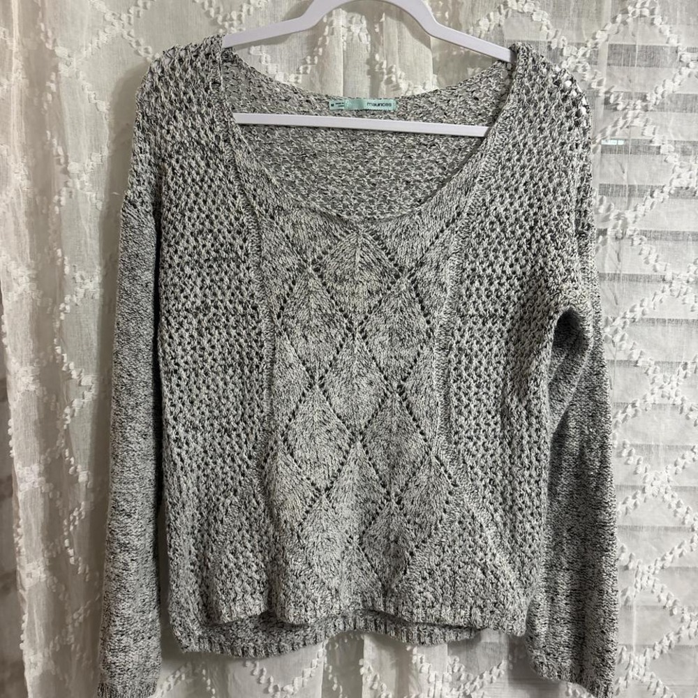 Grey‎ crochet sweater